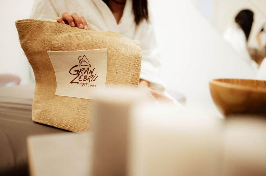 Active Hotel Gran Zebru' Cogolo Ngoại thất bức ảnh